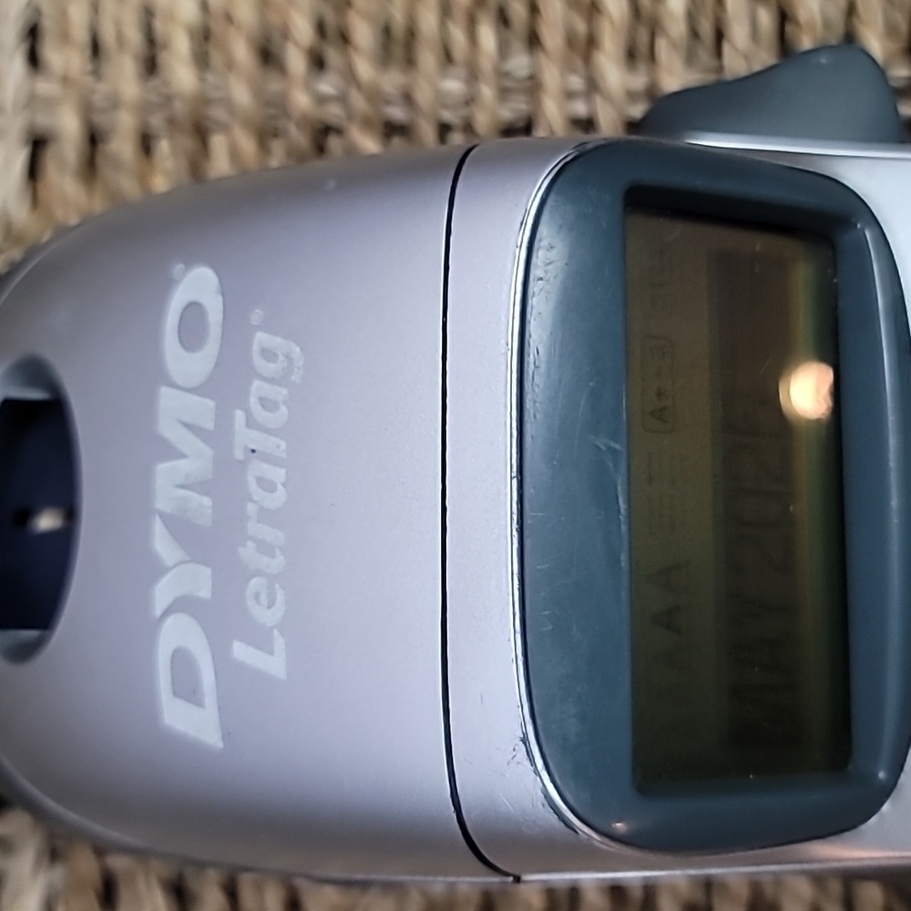 Dymo LetraTag Label Maker - Picture 4 of 6